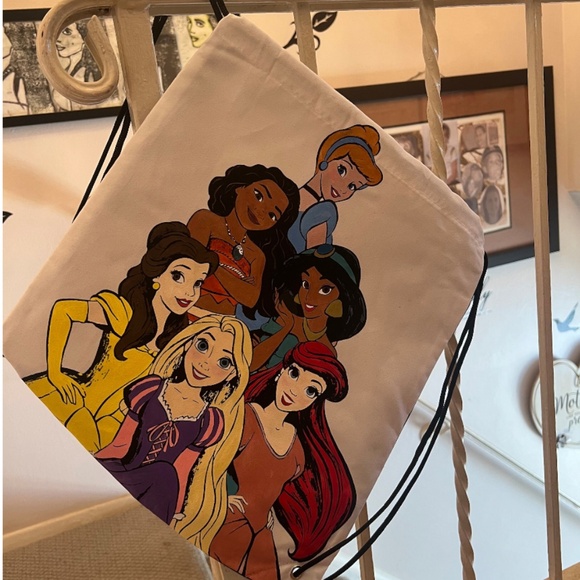 13 x 15 Hand Painted Disney "Princesses" Girl's Kid's Drawstring Backpack - Picture 3 of 4